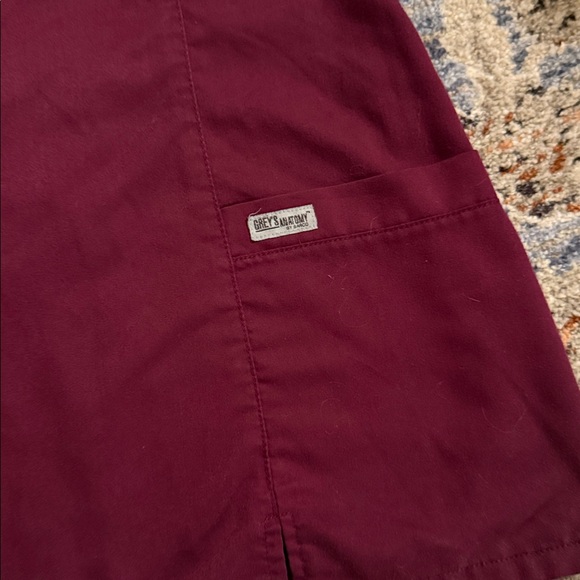 Greys Anatomy scrub set - Picture 2 of 8